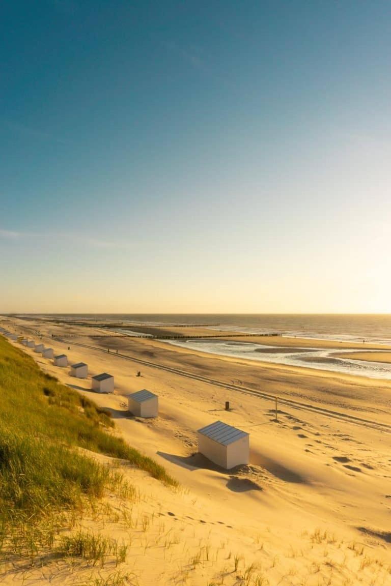Ferienhaus 'relax Sea' - Wellness In Zeeland - Private Sauna - Airco - Garden - Outdoor Swimming Pool - Free Wifi, Towels & Bed Linen