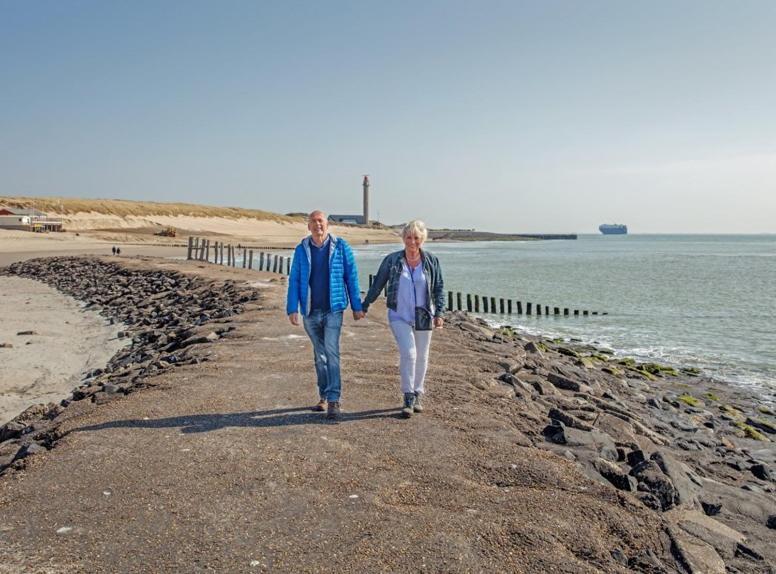 'relax Sea' - Wellness In Zeeland - Private Sauna - Airco - Garden - Outdoor Swimming Pool - Free Wifi, Towels & Bed Linen
