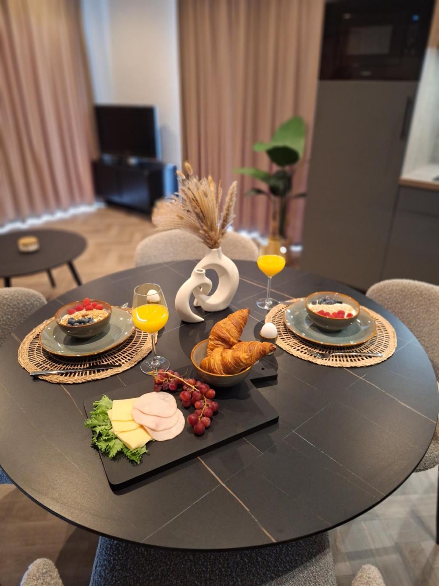 Ferienhaus 'relax Sea' - Wellness In Zeeland - Private Sauna - Airco - Garden - Outdoor Swimming Pool - Free Wifi, Towels & Bed Linen